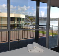 Hilton Motel - Pubs and Clubs