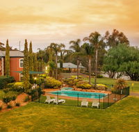 Clare Country Club - Pubs and Clubs