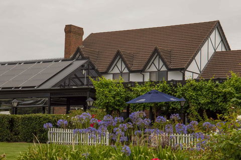 Mick O\'Sheas - Pubs and Clubs 37