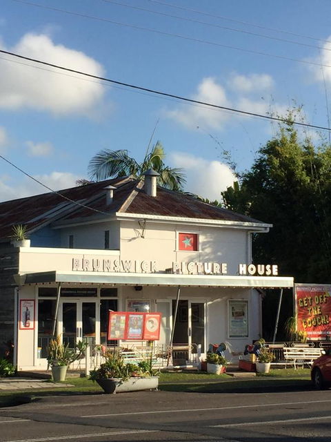 Brunswick Heads Treetop Studio - Pubs and Clubs 10