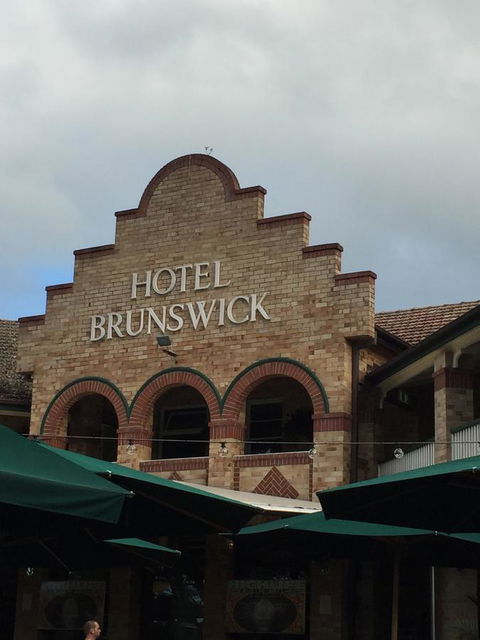 Brunswick Heads Treetop Studio - Pubs and Clubs 4