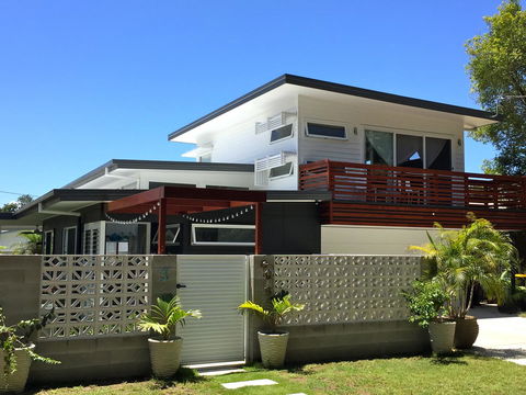 Brunswick Heads Treetop Studio - Pubs and Clubs 2