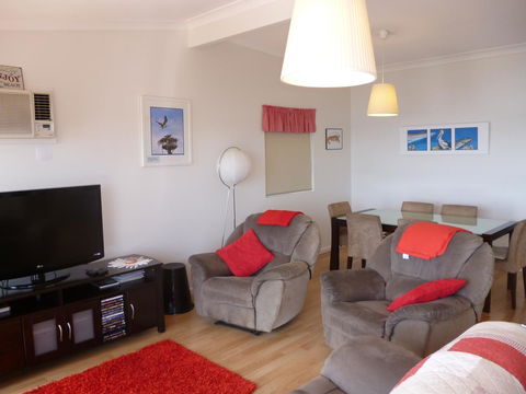 Seascape - Pubs and Clubs 7