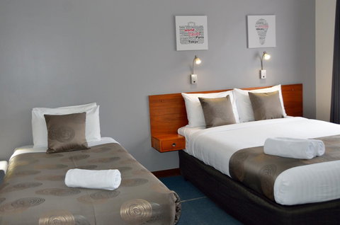 105 On The Park - Pubs and Clubs 11