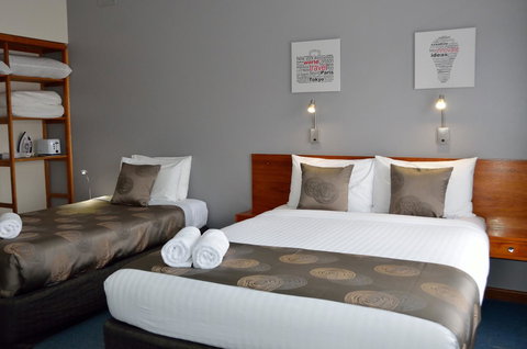 105 On The Park - Pubs and Clubs 7