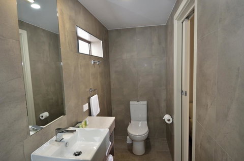 105 On The Park - Pubs and Clubs 13