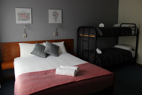 105 On The Park - Pubs and Clubs 4