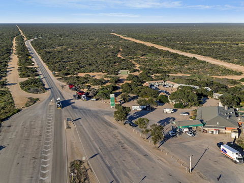 Border Village Roadhouse - Pubs and Clubs 19