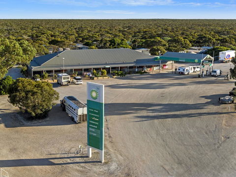 Border Village Roadhouse - Pubs and Clubs 17
