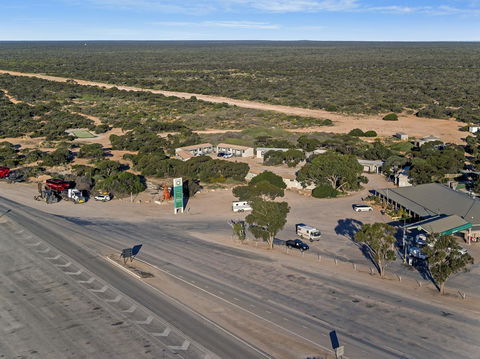 Border Village Roadhouse - Pubs and Clubs 21