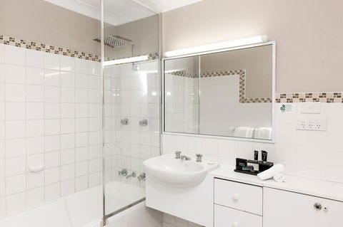 The Belmore Apartments Hotel - Pubs and Clubs 14