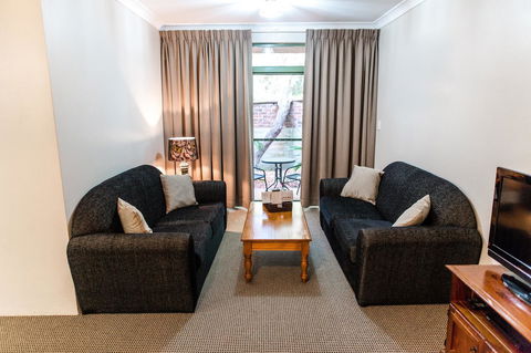 The Belmore Apartments Hotel - Pubs and Clubs 23