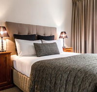 The Belmore All-Suite Hotel - Pubs and Clubs
