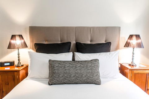 The Belmore Apartments Hotel - Pubs and Clubs 12