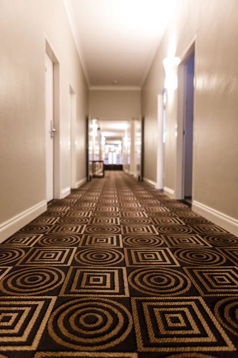 The Belmore Apartments Hotel - Pubs and Clubs 15