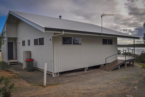 Rest A Shore Coffin Bay - Pubs and Clubs 12