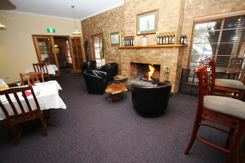 Clare Central - Pubs and Clubs 25