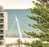 Beachside luxury  comfort ocean views in Glenelg - Pubs and Clubs
