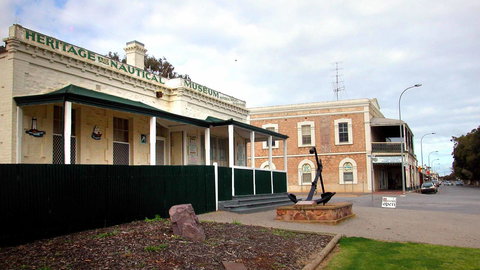 Wallaroo Holiday Park - Pubs and Clubs 5