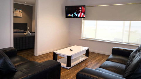 Wallaroo Holiday Park - Pubs and Clubs 31