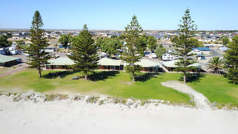 Wallaroo Holiday Park - Pubs and Clubs 0