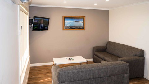 Wallaroo Holiday Park - Pubs and Clubs 23