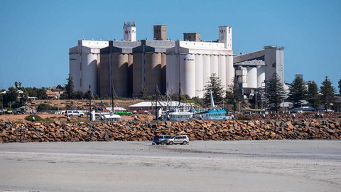 Wallaroo Holiday Park - Pubs and Clubs 8