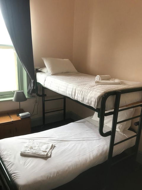 Grosvenor Hotel - Pubs and Clubs 8