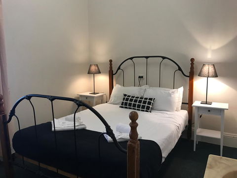 Grosvenor Hotel - Pubs and Clubs 11