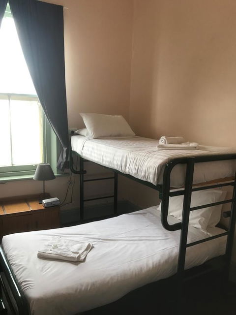 Grosvenor Hotel - Pubs and Clubs 2