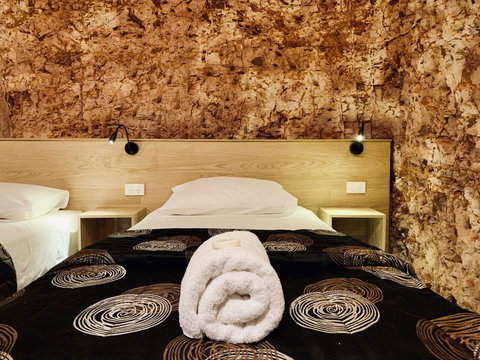 The Lookout Cave Underground Motel - Go Out 2