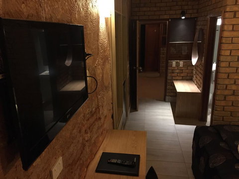 The Lookout Cave Underground Motel - Go Out 26