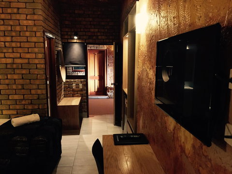 The Lookout Cave Underground Motel - Go Out 33