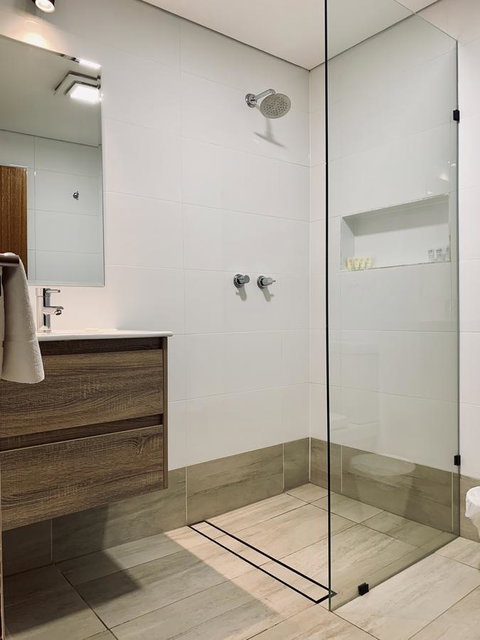 The Lookout Cave Underground Motel - Go Out 1