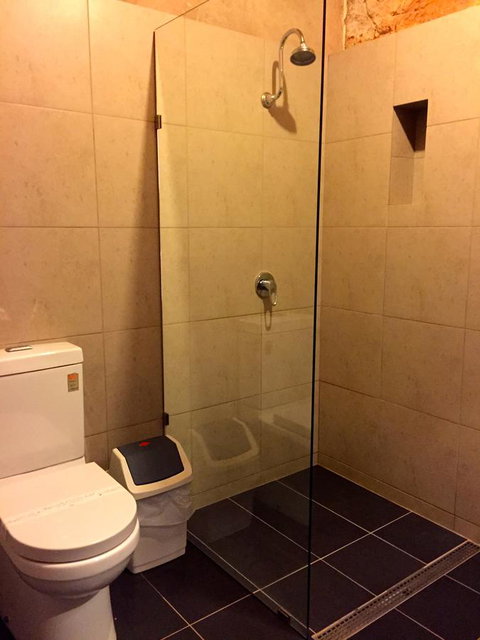 The Lookout Cave Underground Motel - Go Out 31