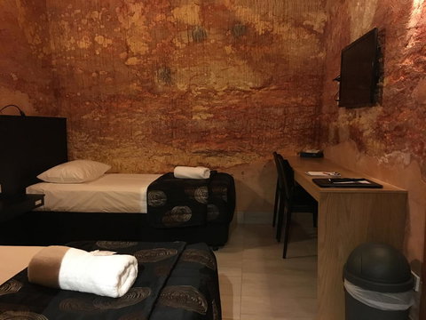 The Lookout Cave Underground Motel - Go Out 12