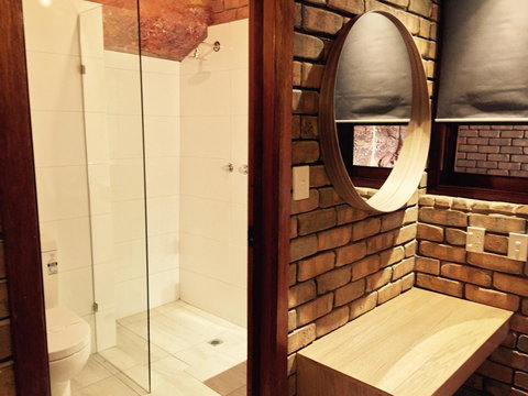 The Lookout Cave Underground Motel - Go Out 32