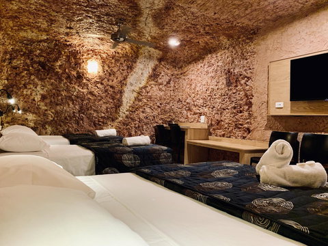 The Lookout Cave Underground Motel - Go Out 5
