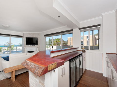 Ramada Resort By Wyndham Shoal Bay - Pubs and Clubs 12