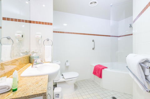 Ramada Resort By Wyndham Shoal Bay - Pubs and Clubs 21