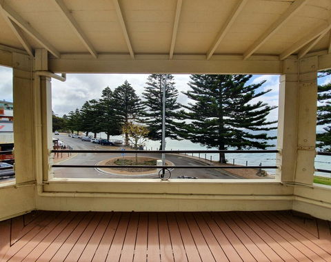 Pier Hotel Port Lincoln - Pubs and Clubs 13