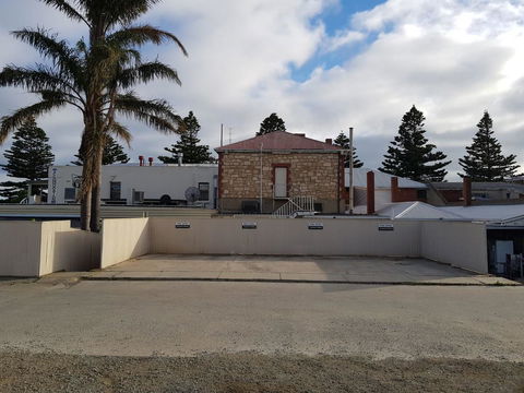 Pier Hotel Port Lincoln - Pubs and Clubs 31