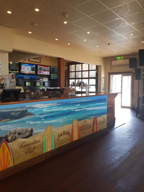Pier Hotel Port Lincoln - Pubs and Clubs 2