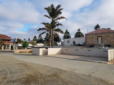 Pier Hotel Port Lincoln - Pubs and Clubs 32