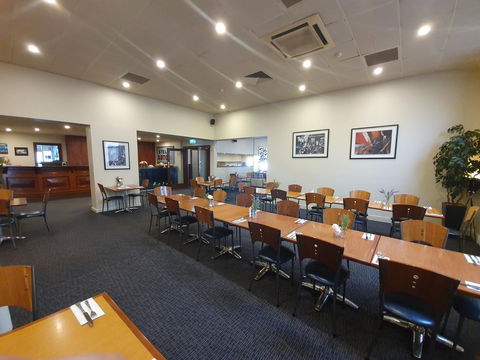 Pier Hotel Port Lincoln - Pubs and Clubs 9