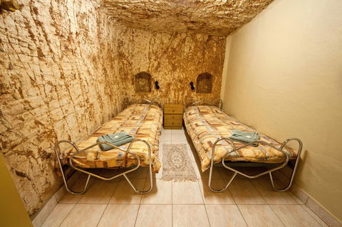 Radeka Downunder Underground Motel - Go Out 7