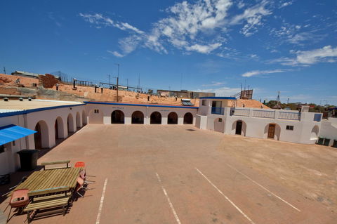 Radeka Downunder Underground Motel - Go Out 11