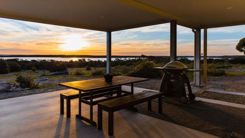 Southern Ocean Lookout - Pubs and Clubs 12