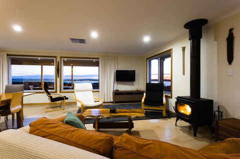 Southern Ocean Lookout - Pubs and Clubs 7