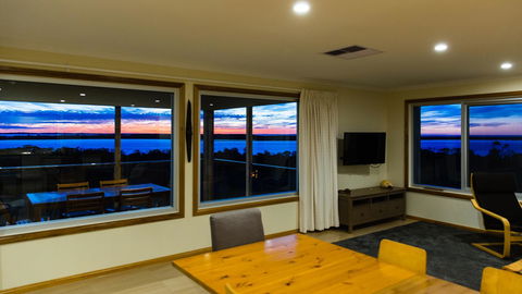 Southern Ocean Lookout - Pubs and Clubs 14
